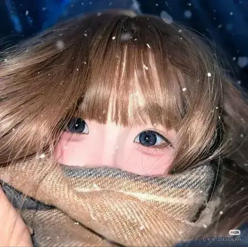 Bóng dáng lặng thầm giữa ánh sáng và khoảng trống