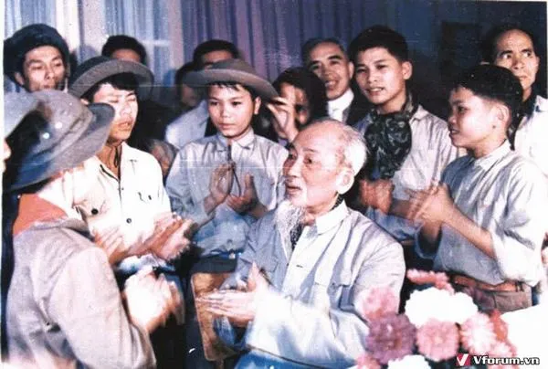 Thiếu nhi nhìn Bác Hồ bằng ánh nhìn trong trẻo