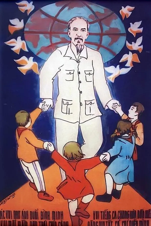 Ảnh Bác Hồ cùng thiếu nhi gợi ký ức đen trắng khó quên