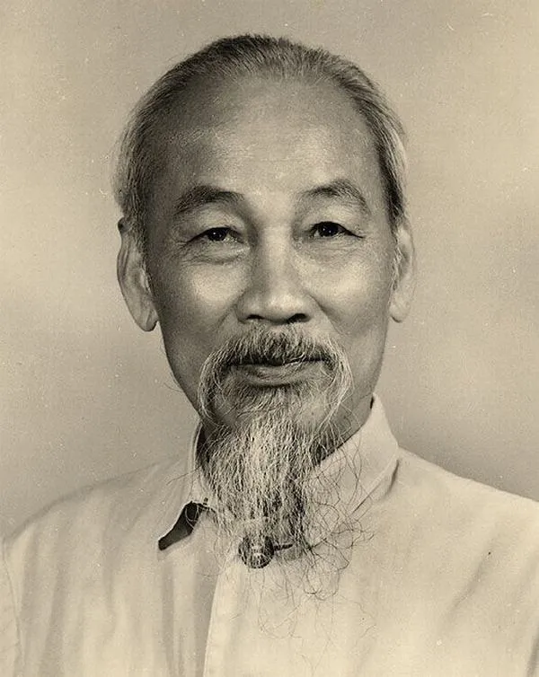 BST 30 Hình Ảnh Chân Dung Bác Hồ nền sáng mềm mại treo đâu cũng thấy trang nghiêm