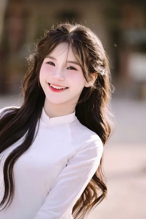 Khoảnh khắc chuyển động của tóc dài bay nhẹ