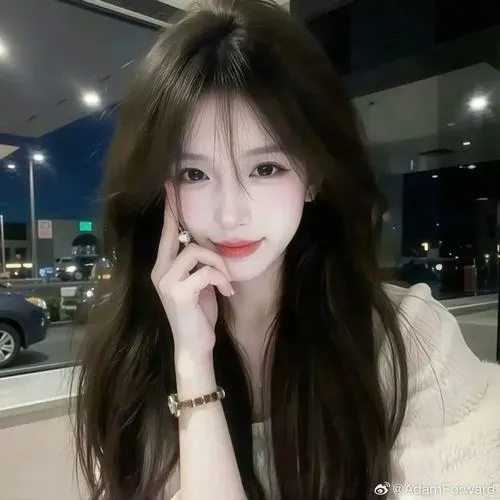 Hình ảnh tóc dài buông xõa toát lên vẻ thanh thoát