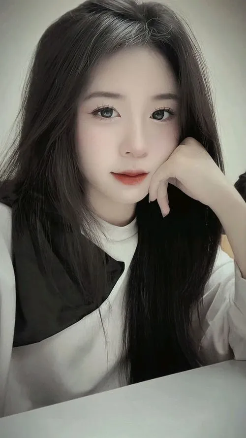 Vẻ đẹp tóc buông dài tạo cảm giác mềm mại tự nhiên