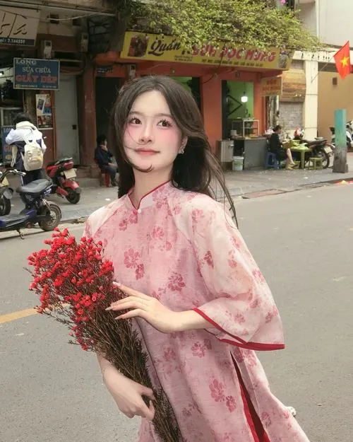 Gái xinh mặc đồ Tết và khoảnh khắc xuân rất thật