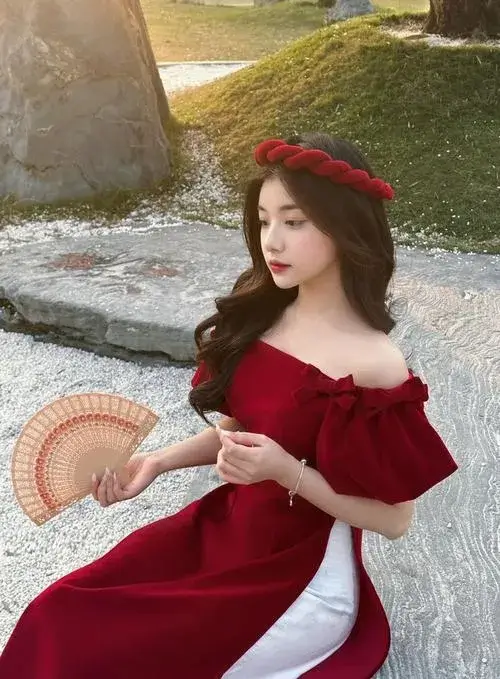Gái đẹp diện đồ Tết giữ nét đẹp thuần Việt