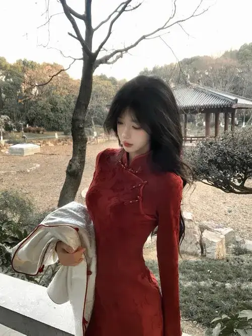 Gái xinh du xuân giữa bối cảnh sân nhà ấm áp