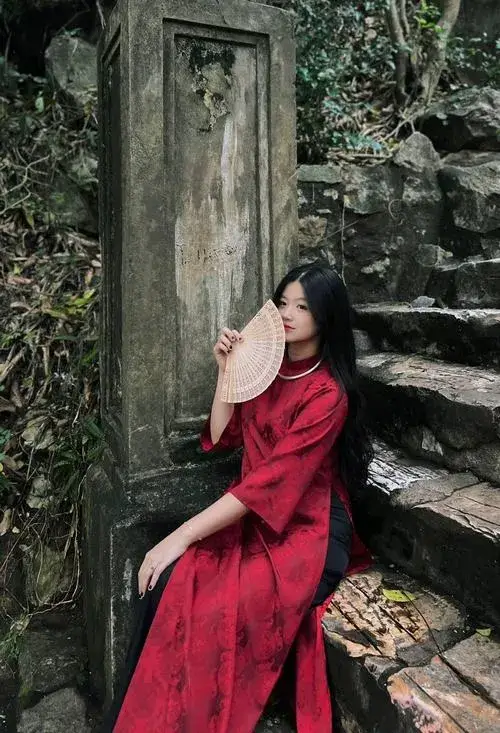 Gái đẹp diện đồ Tết lưu giữ vẻ đẹp Á Đông truyền thống