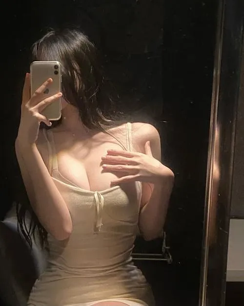 Hotgirl sở hữu ngoại hình và vóc dáng thu hút