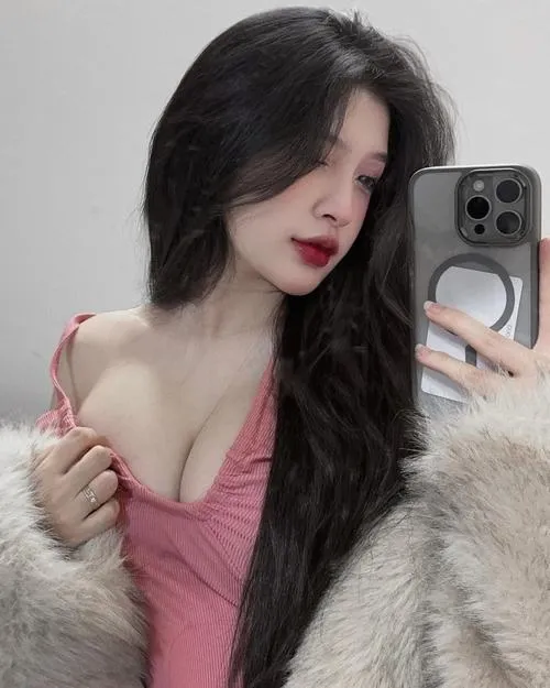 Facebook là nơi hotgirl mạng xã hội tỏa sáng hình ảnh