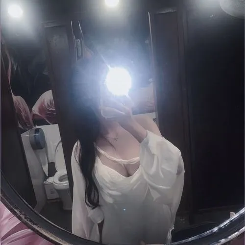 Tiktoker nữ xây dựng hình ảnh cá nhân đầy tự tin