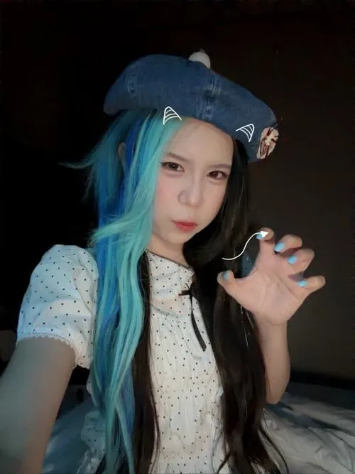 Hình profile cute Mèo Simmy kết hợp gương mặt tròn và mắt long lanh