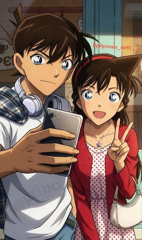 Shinichi cầm điện thoại chụp chung, Ran bất ngờ đáng yêu, cận cảnh biểu cảm làm ảnh có hồn