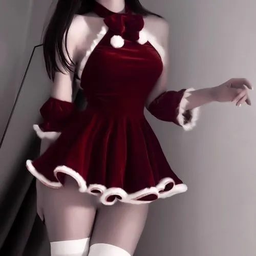 Bộ hình lễ hội cosplay nổi bật trang phục maid gợi cảm