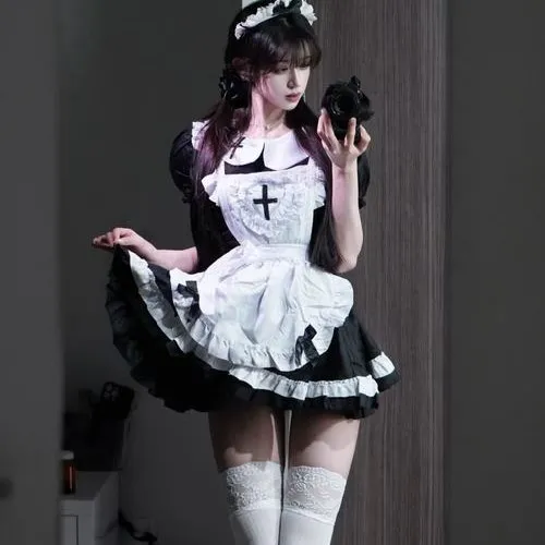 Ảnh gồm biểu cảm tinh tế của hầu gái gợi cảm