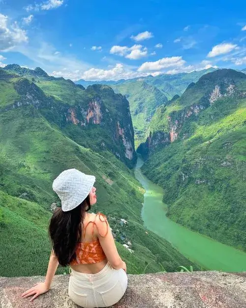 Ảnh gái xinh Việt Nam mang sắc thái trầm ấm và giàu cảm xúc