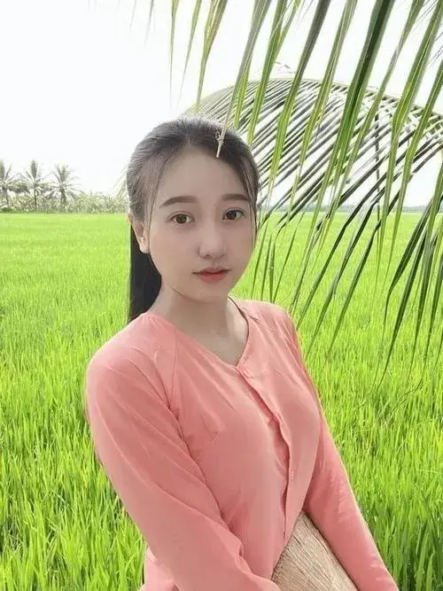 Ánh mắt sâu tạo chiều sâu cho ảnh gái xinh Việt Nam