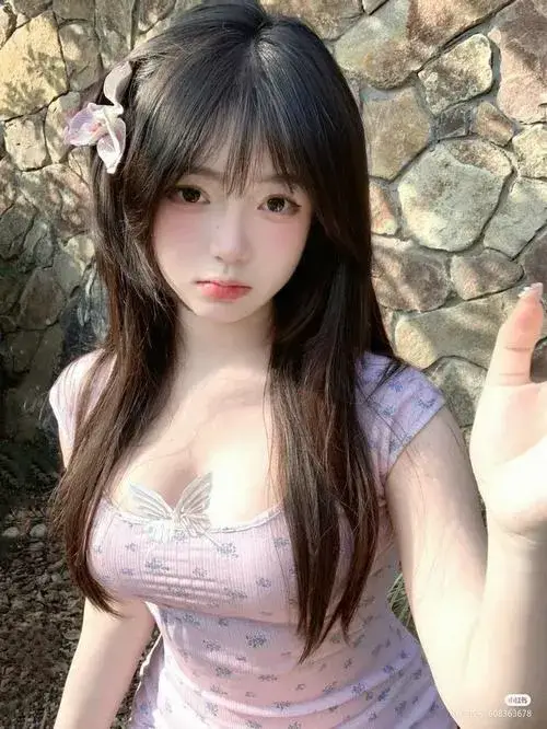 Con gái Việt giữ thần thái tự nhiên giữa nhịp sống quen