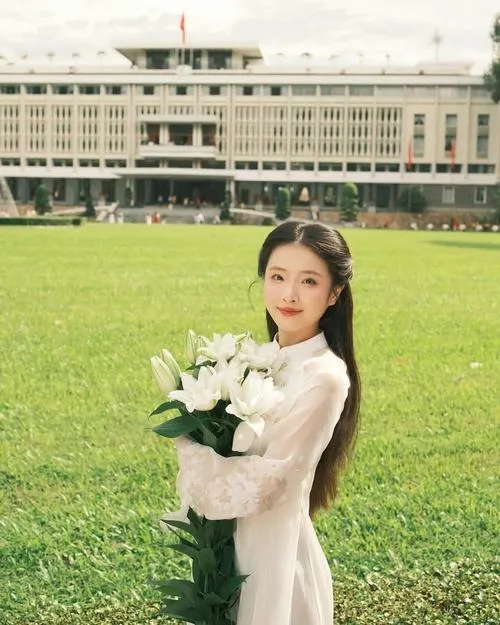 Cảm xúc truyền tải rõ nét qua ánh mắt và nụ cười