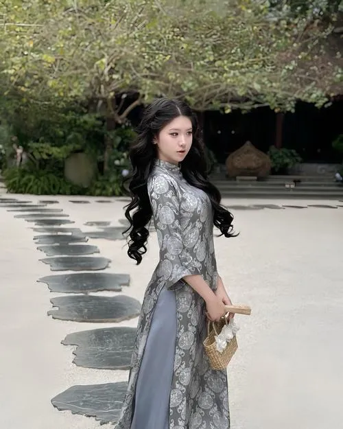 Áo dài lễ hội nổi bật nhờ ánh sáng chính và phụ