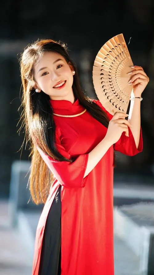 Tư thế tạo hình áo dài giữ vai thả lỏng đầy nữ tính