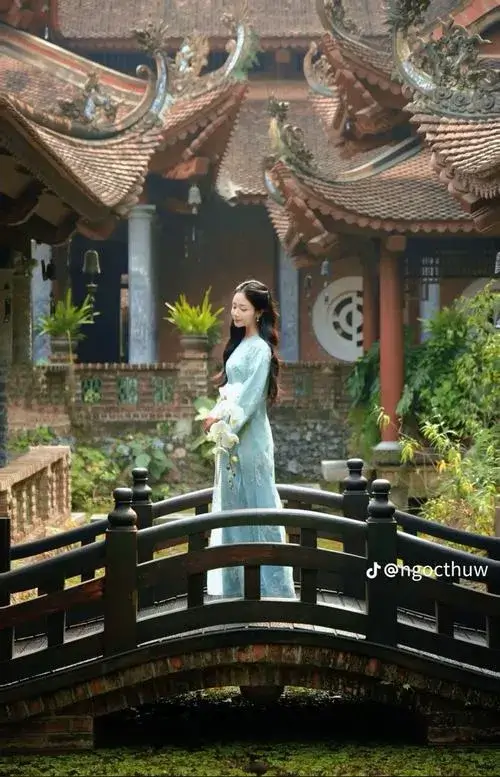 Tạo dáng ảnh áo dài và vẻ đẹp chậm của người con gái Việt