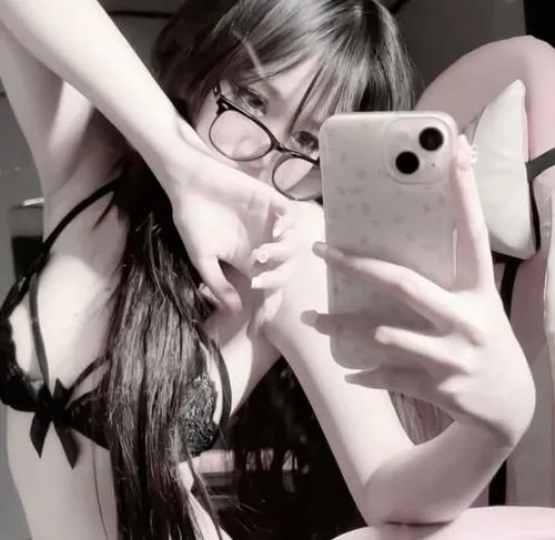 Gái xinh nổi bật với body đẹp cân đối