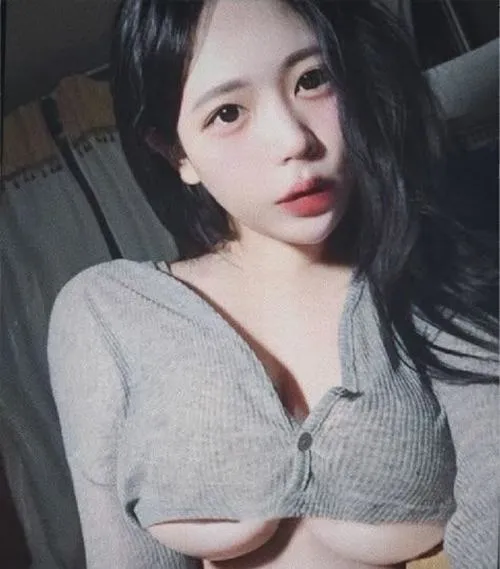 Khiêu gợi ngọt ngào hòa cùng ánh nhìn cuốn hút