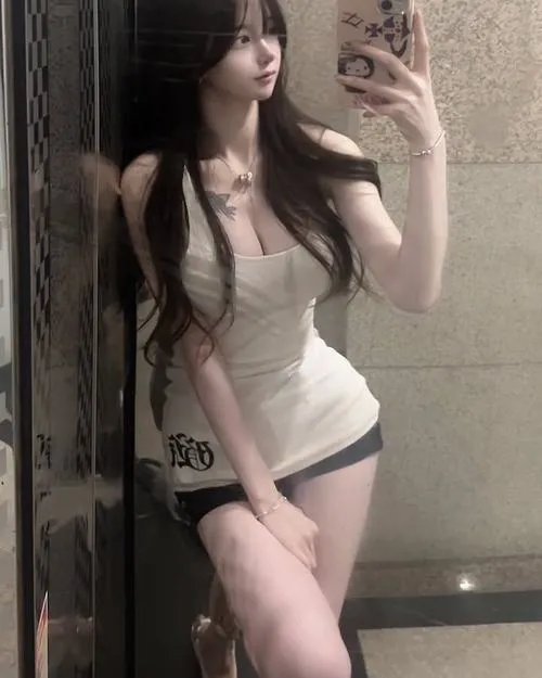 Visual nữ hòa cùng nét đẹp trong trẻo đầy trong veo