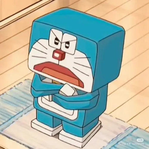 Ảnh đại diện Dora dạng khối vuông như đồ chơi, mặt cau có, style vô tri khó ở.