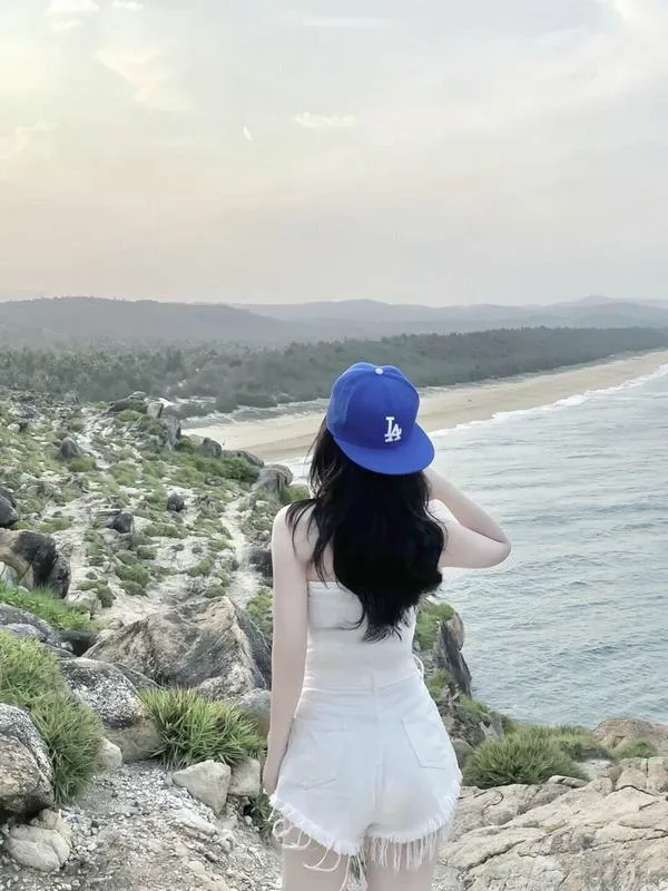 78 Ảnh Gái Đi Biển Che Mặt vừa bí ẩn tò mò vừa hấp dẫn kiểu nàng thơ