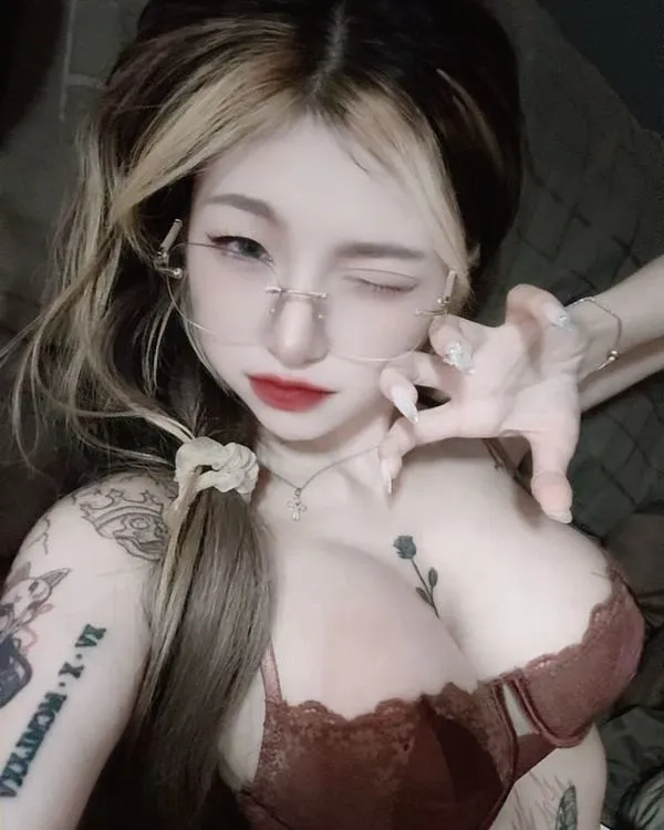 BST 99 Ảnh Gái Xinh Khoe Ngực (Vòng 1) to tròn trắng đầy sexy mềm mại quyến rũ