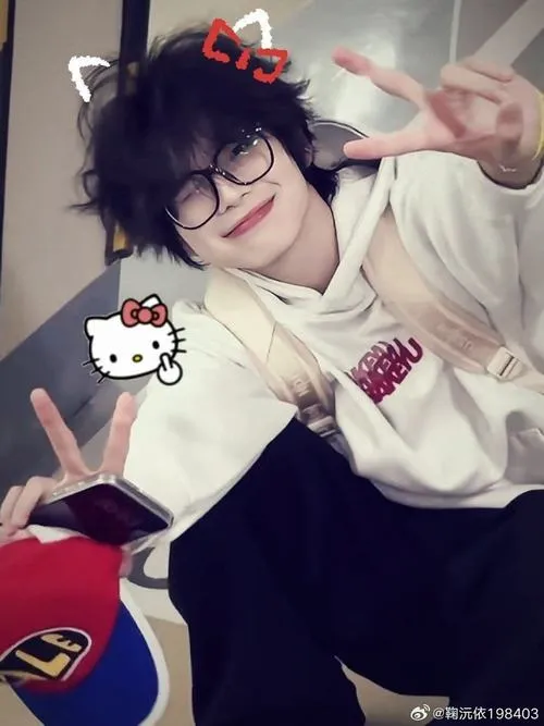 Hạt nhiễu nhẹ, độ nét vừa đủ, tạo cảm giác ảnh phim rất đời thường