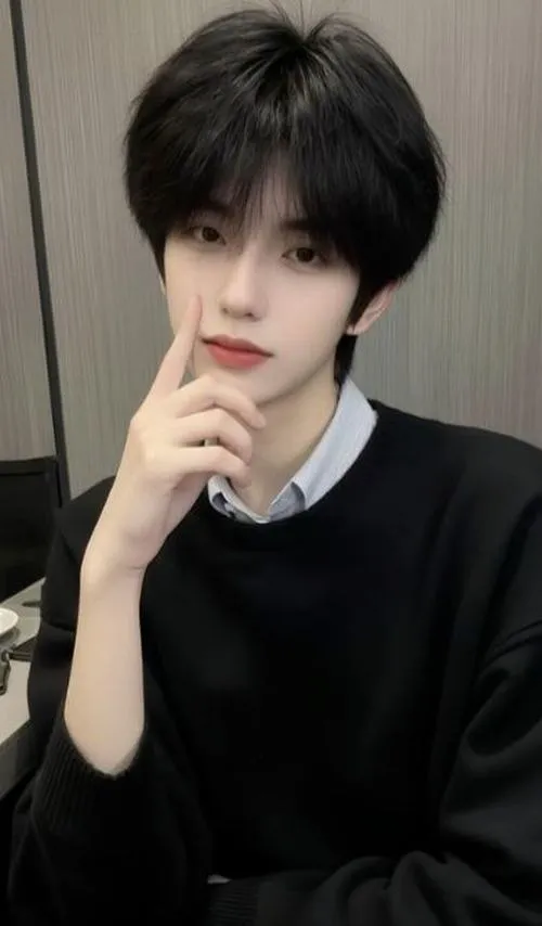 Áo len tối giản, tay chạm cằm, nền phòng sạch, kiểu hot boy nhẹ nhàng