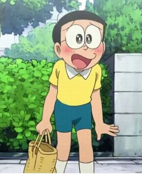 Hình Nobita đứng ngoài trời cầm túi, mặt bất ngờ, nhưng ánh mắt vẫn cứng, hợp ảnh bìa