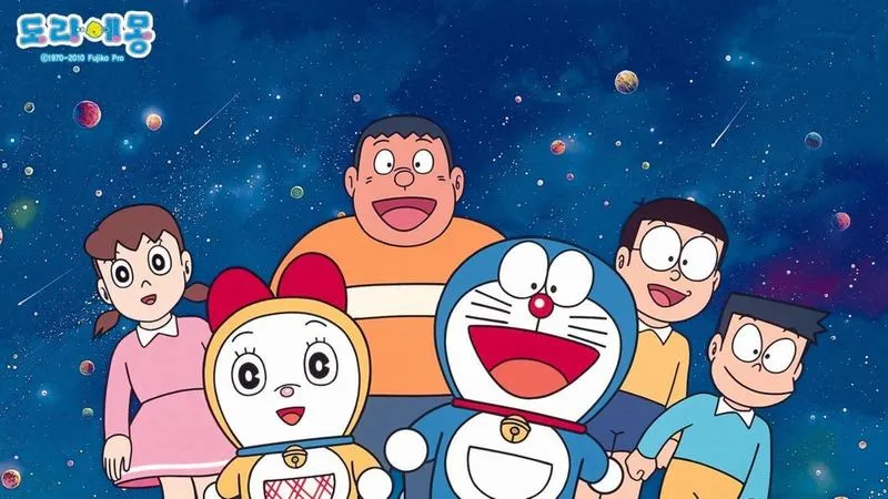 Ảnh bìa Doraemon và hội bạn đứng hàng ngang nền xanh đêm, biểu cảm đồng đều, nhìn rất gọn.