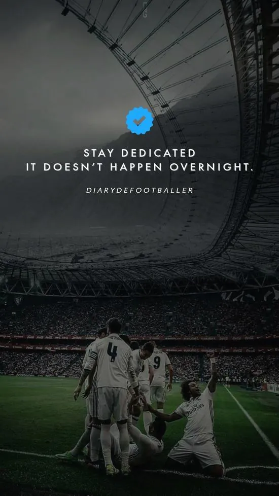 Dàn đèn pha sân vận động tắt dần sau trận đấu để lại một không gian tĩnh mịch đầy sự chiêm nghiệm về thắng thua trong cuộc đời cầu thủ.