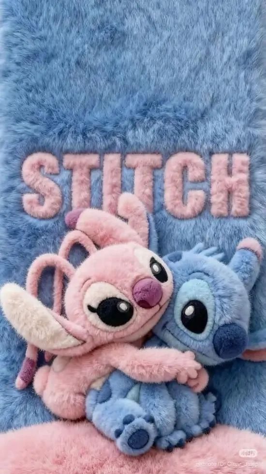 Hình nền Samsung khối lập phương trong suốt treo giữa căn phòng bê tông, bên trong là cây bonsai đỏ rực làm tổng thể nhìn hiện đại và rất đúng chất đồ họa không gian sâu