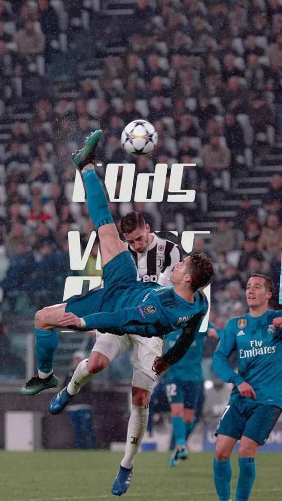 Hình nền bóng đá sắc nét bắt trọn cú vô lê đẹp mắt của tiền đạo giữa vòng vây hậu vệ đối phương tạo nên một khoảnh khắc ghi bàn kinh điển nhất.