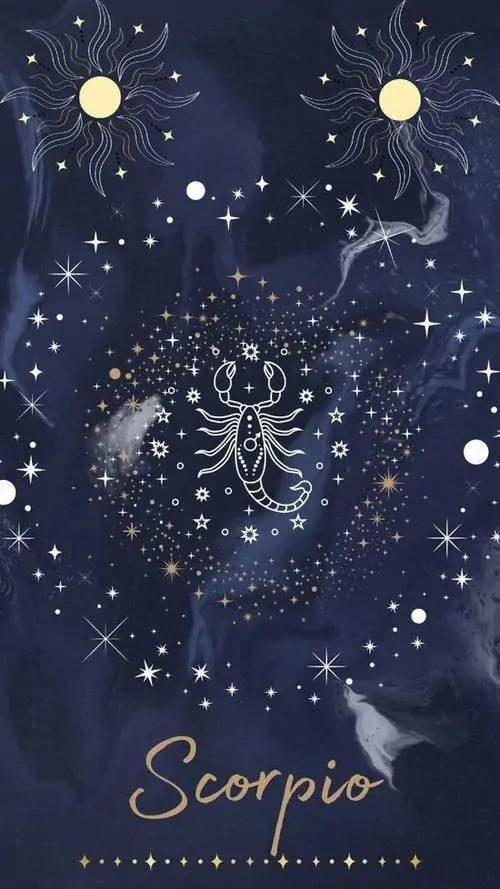 Hình khắc gỗ trên bìa sổ tay diễn tả cung Bọ Cạp bằng nét dày và thô, bề mặt xước nhẹ giữ cho bố cục mộc hơn thay vì bóng bẩy như tranh số