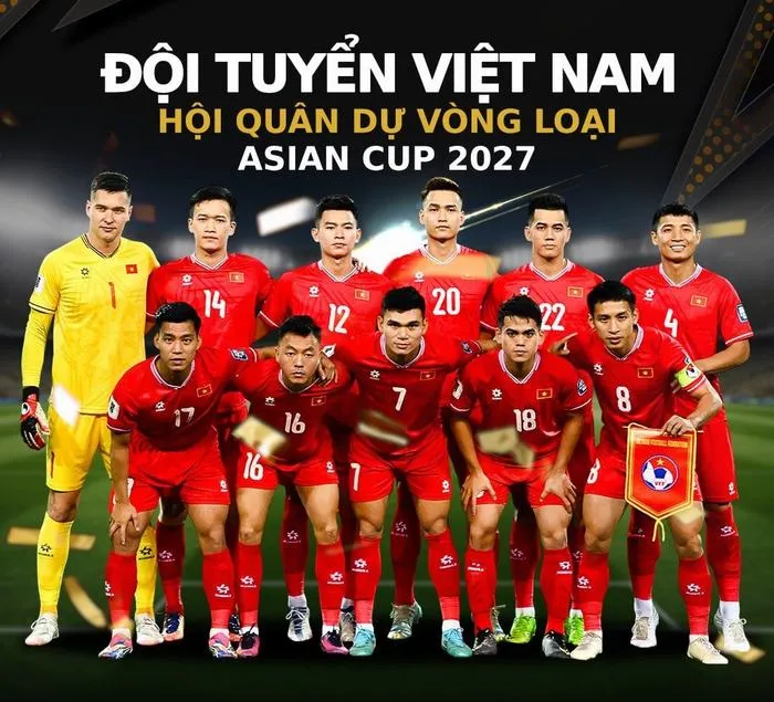 Tấm hình các thành viên trong đội ôm chặt nhau khóc vì hạnh phúc sau tiếng còi mãn cuộc, một biểu hiện của niềm tin chiến thắng đã trở thành hiện thực