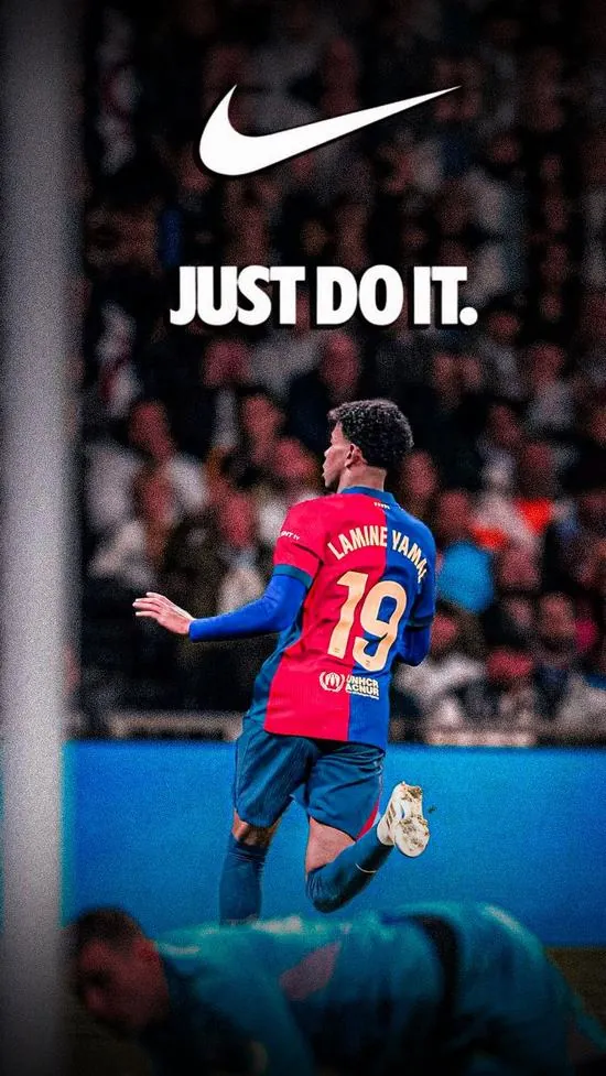 Hình nền khoảnh khắc ăn mừng cuồng nhiệt của các cầu thủ sau bàn thắng quyết định làm hiện rõ những biểu cảm hạnh phúc nhất qua góc chụp rộng bao quát.