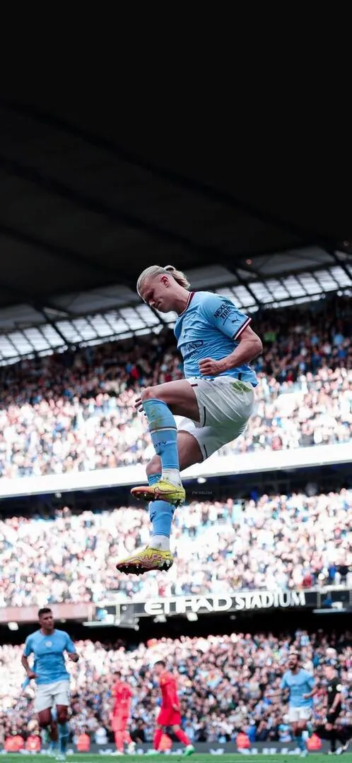 Cú nhảy cao đánh đầu dũng mãnh của siêu sao giữa không trung được bắt trọn với độ nét tuyệt đối nhờ độ phân giải 4k vượt trội của tệp tin ảnh.