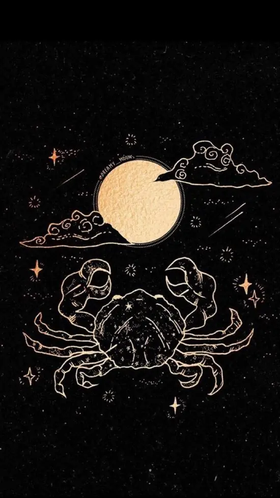 Tranh màu nước vẽ chợ cá ven biển với biển hiệu Cancer treo trước quầy, người bán đang gói hàng khiến cung con cua đi vào đời sống rất tự nhiên