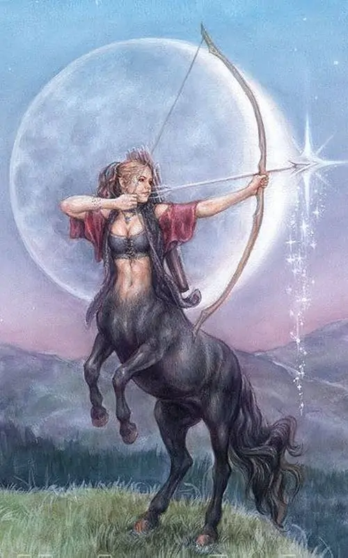 Bìa sổ tay da nâu được dập chìm biểu tượng cung tên đang chếch lên, cảm giác chạm tay vào bề mặt khá chắc và hợp với người thích tinh thần khám phá