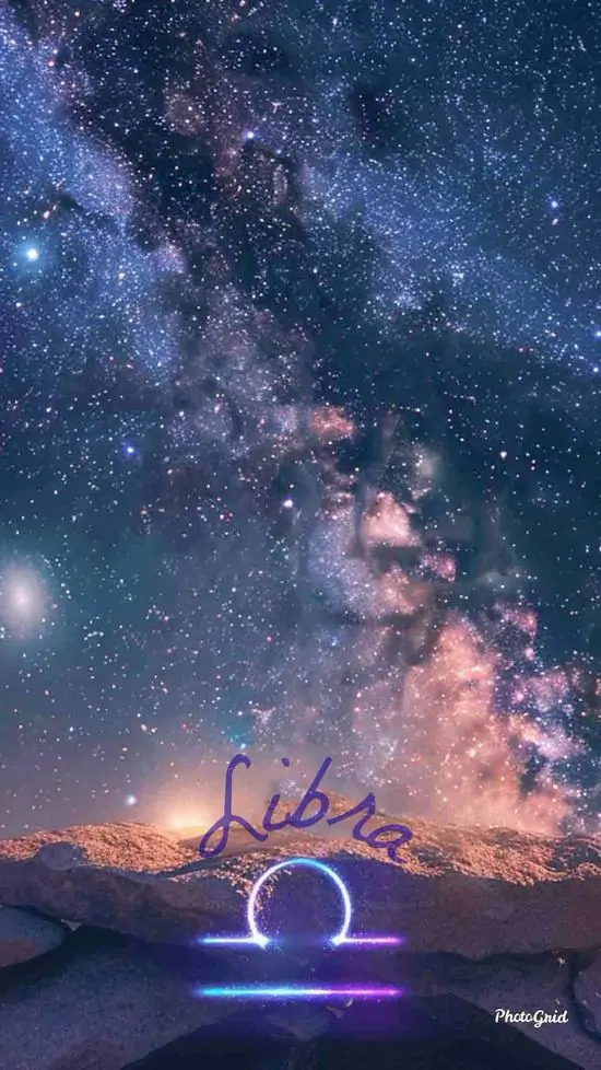 Bầu trời đêm phủ dải ngân hà tím xanh phía trên khoảng đất trống tối, không có nhân vật nên hình nền cung hoàng đạo thứ 7 này thiên về không gian và cảm giác thoáng rộng