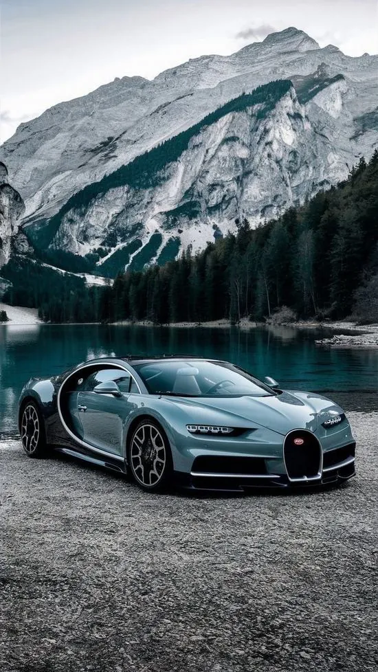 Chiếc hypercar bạc dừng bên hồ lạnh dưới dãy núi phủ tuyết, nền xám trắng tối giản làm nổi thân xe bóng mượt và hợp kiểu hình nền điện thoại Ultra HD