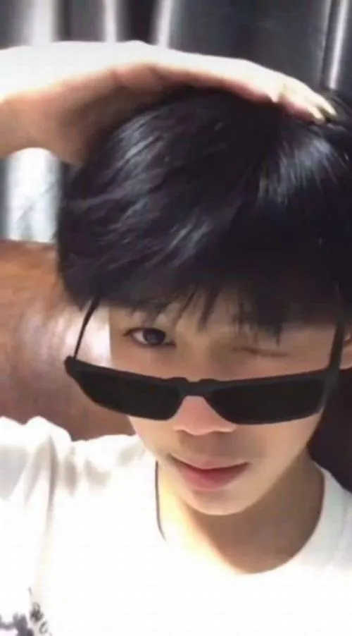 hinh anh nam sinh hai nghin le chin dien trai ben goc pho 10