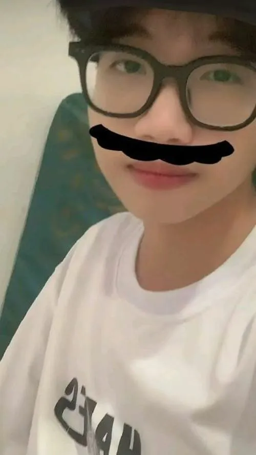 hinh anh nam sinh hai nghin le chin dien trai ben goc pho 11