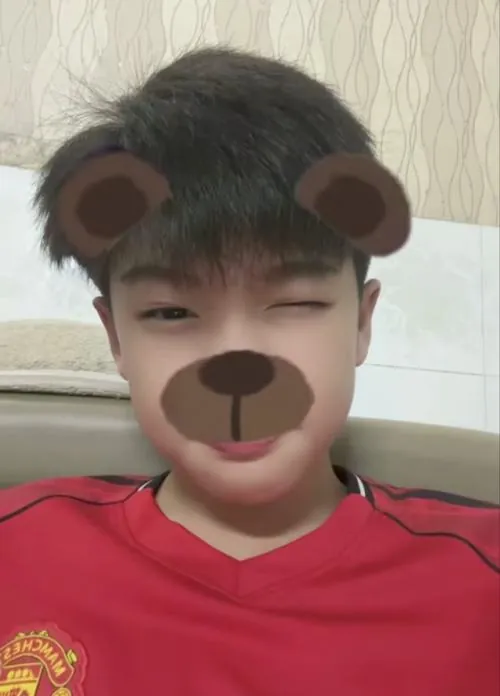 hinh anh nam sinh hai nghin le chin dien trai ben goc pho 15