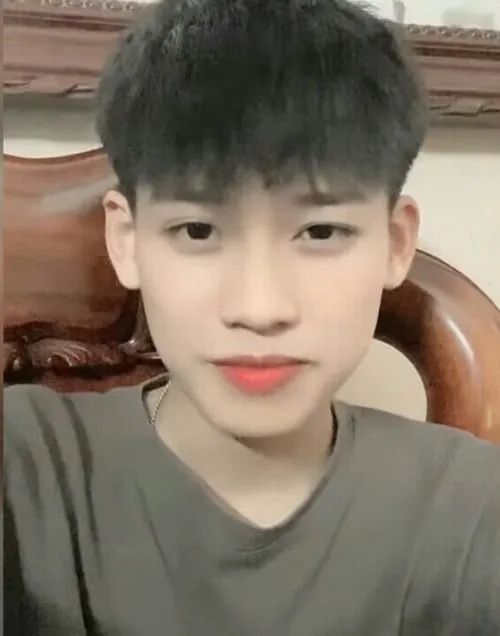 hinh anh nam sinh hai nghin le chin dien trai ben goc pho 16